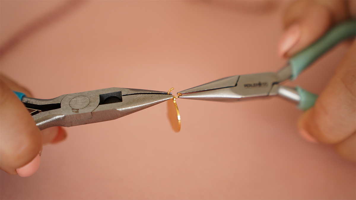 Chevillère cordon avec breloques cow-girl et bracelet perles d'eau douce : Etape 3