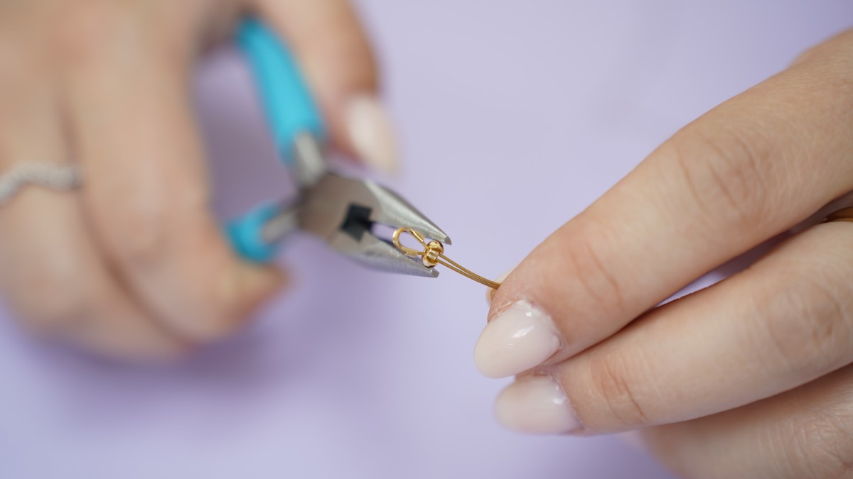 Collier en perles céramiques avec pendentif en verre : Etape 2