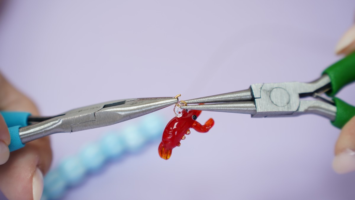 Collier en perles céramiques avec pendentif en verre : Etape 4