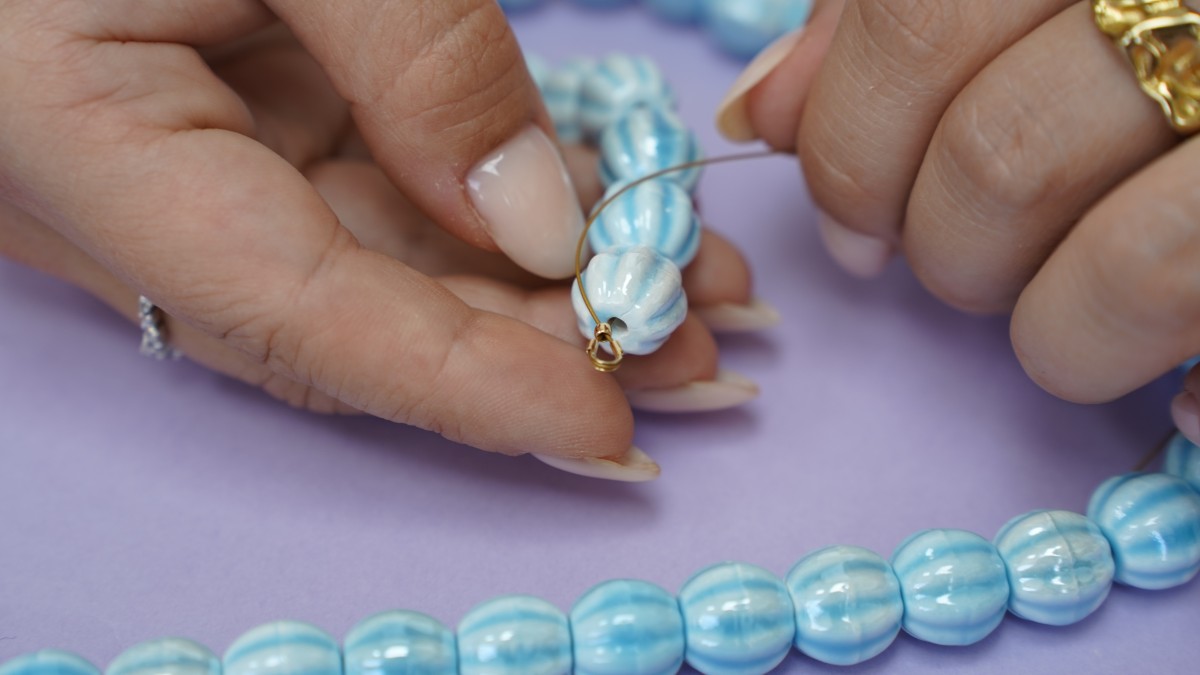 Collier en perles céramiques avec pendentif en verre : Etape 6