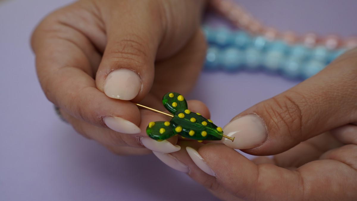 Collier en perles céramiques avec pendentif en verre : Etape 8