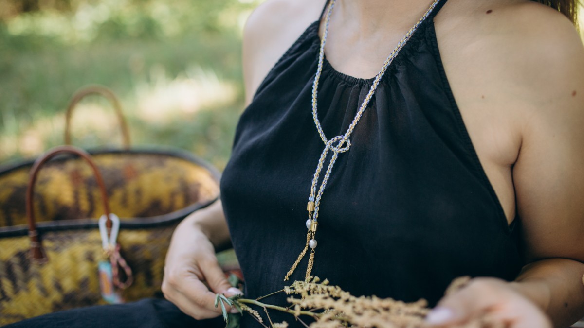 Schéma Collier cordon cravate à nouer