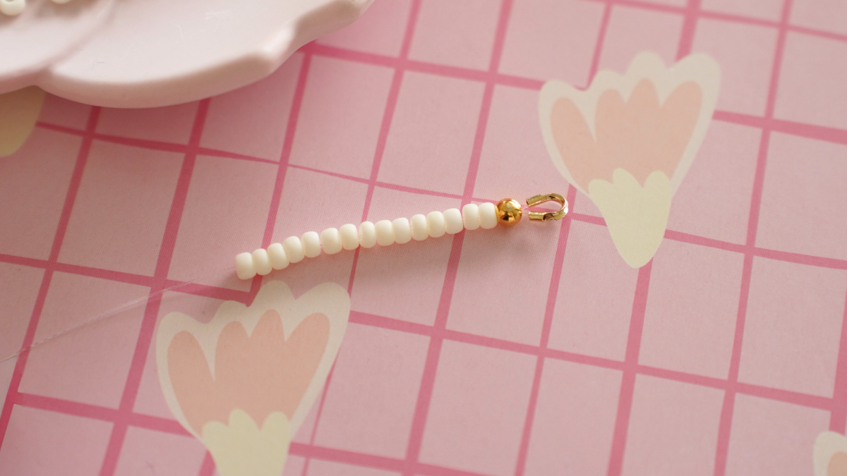 DIY stacking de colliers avec pierres gemmes, perles Miyuki et cordon : Etape 7 DIY stacking de colliers avec pierres gemmes, perles Miyuki et cordon : Etape 7