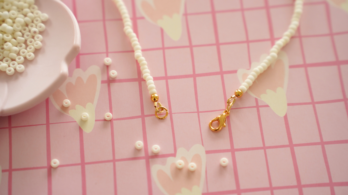 DIY stacking de colliers avec pierres gemmes, perles Miyuki et cordon : Etape 8 DIY stacking de colliers avec pierres gemmes, perles Miyuki et cordon : Etape 8