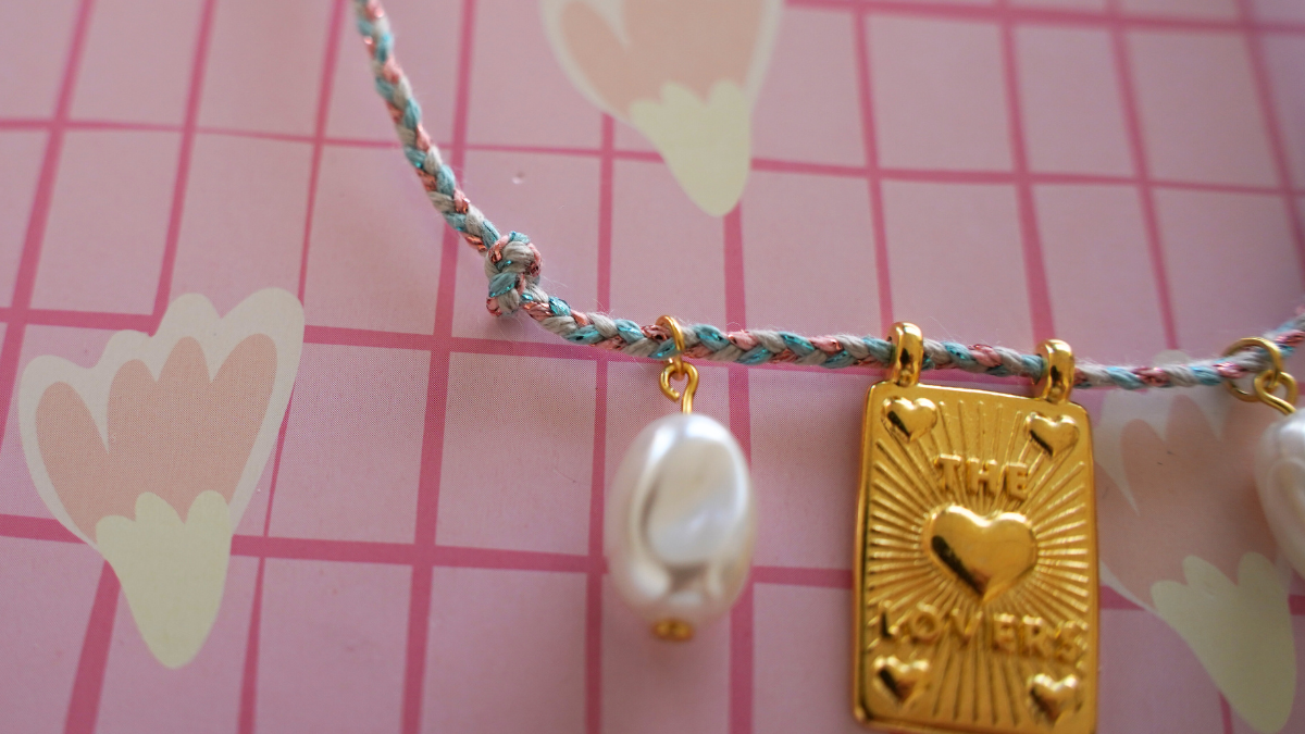 DIY stacking de colliers avec pierres gemmes, perles Miyuki et cordon : Etape 12 DIY stacking de colliers avec pierres gemmes, perles Miyuki et cordon : Etape 12