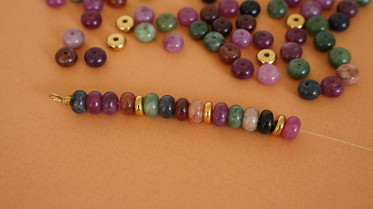 Bracelet en pierres naturelles et perle fleur : Etape 3