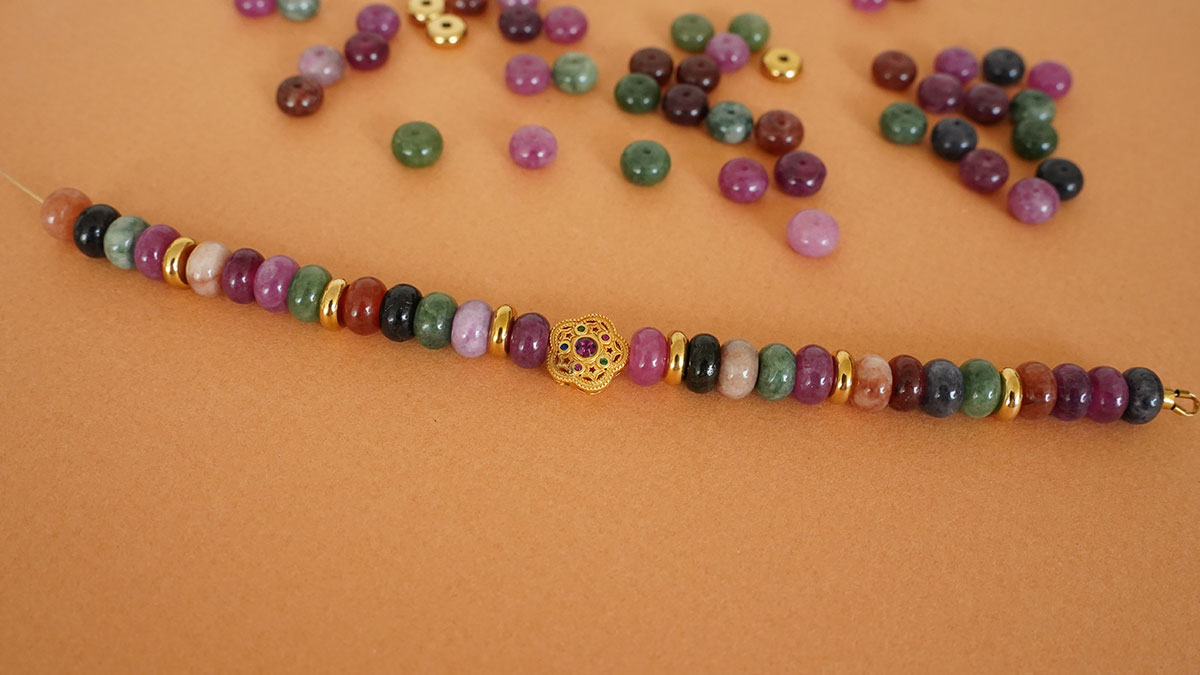 Bracelet en pierres naturelles et perle fleur : Etape 4