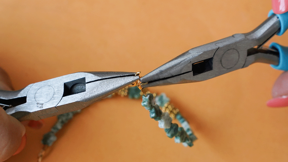 Ensemble de bracelets vert et doré en pierres naturelles : Etape 4