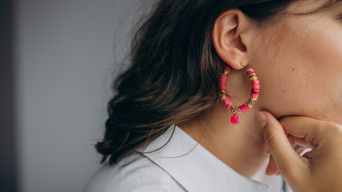 Créoles perlées en Régalite teinté rose