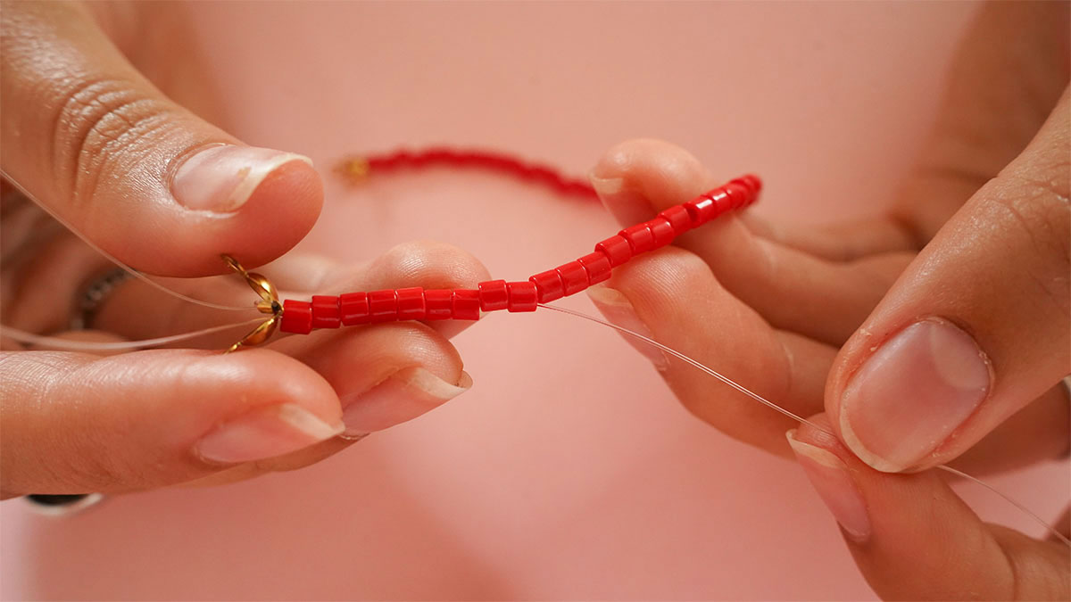 Bracelet en perle Miyuki Delica à nouer : Etape 6 Bracelet en perle Miyuki Delica à nouer : Etape 6