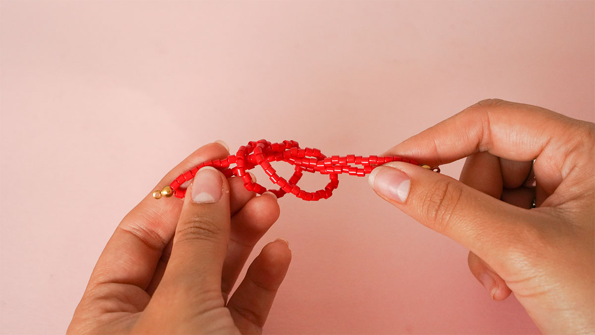 Bracelet en perle Miyuki Delica à nouer : Etape 8 Bracelet en perle Miyuki Delica à nouer : Etape 8