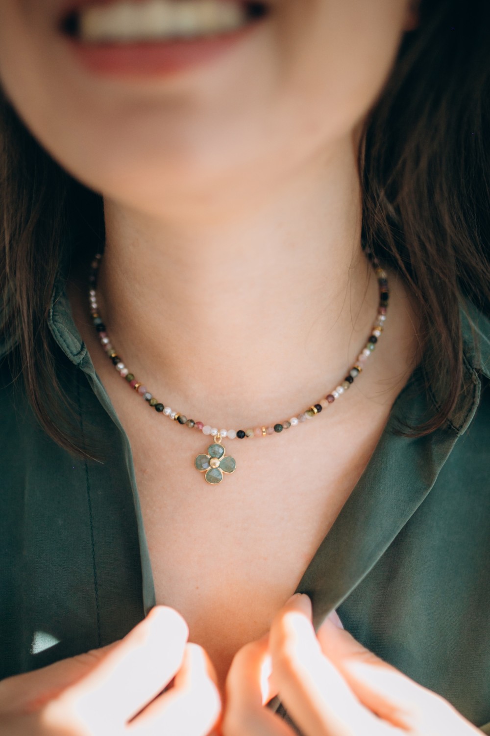 Schéma Collier en perles tourmaline avec trèfle aventurine