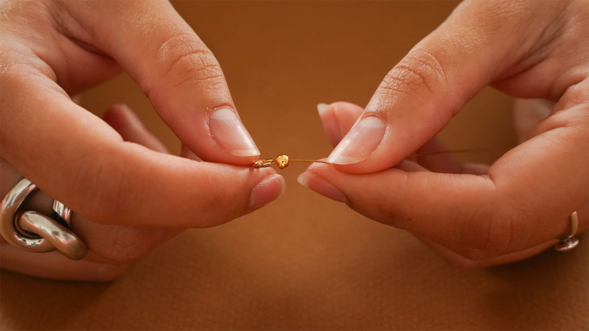 Collier en perles tourmaline avec trèfle aventurine : Etape 1