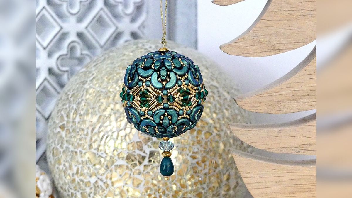 Schéma Boule en perles Poésie de Noël par Puca ® Schéma Boule en perles Poésie de Noël par Puca ®