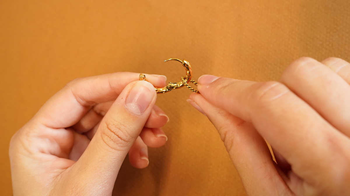 Boucles d'oreilles pendantes asymétriques porte-bonheur : Etape 1