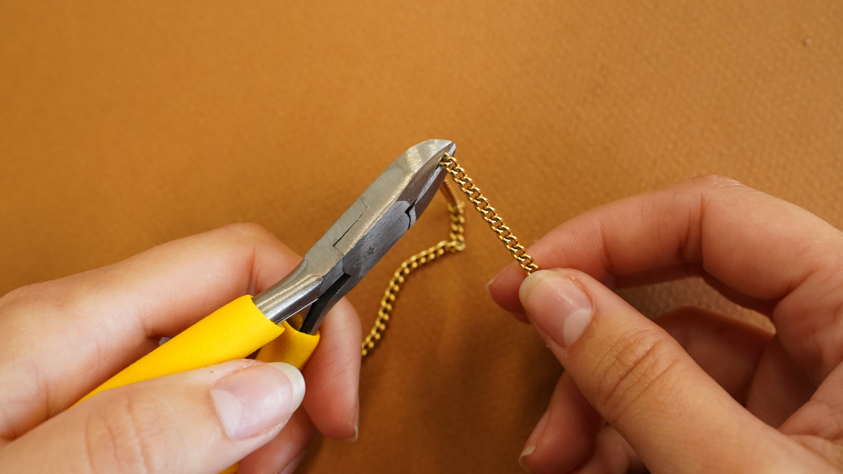 Boucles d'oreilles pendantes asymétriques porte-bonheur : Etape 2