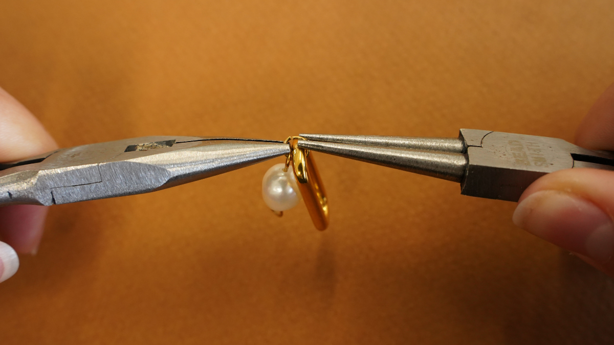 Boucles d'oreilles pendantes asymétriques porte-bonheur : Etape 9