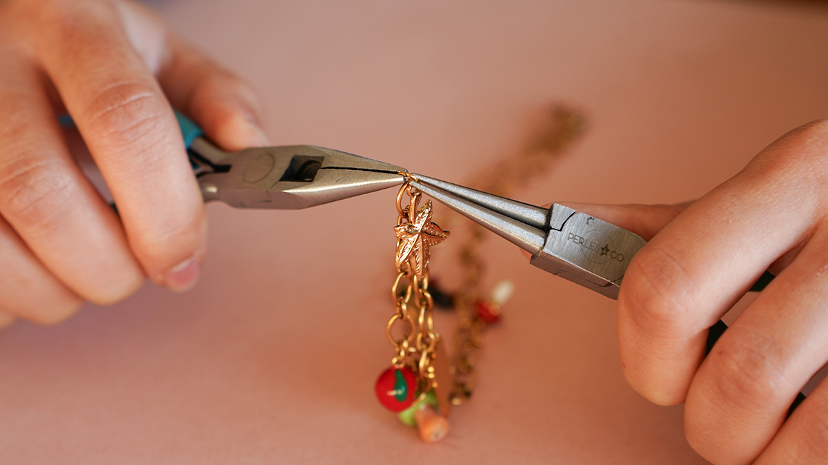 Mes bijoux DIY - Kit bijoux Collier charms Automne en Acier Inoxydable Doré : Etape 2