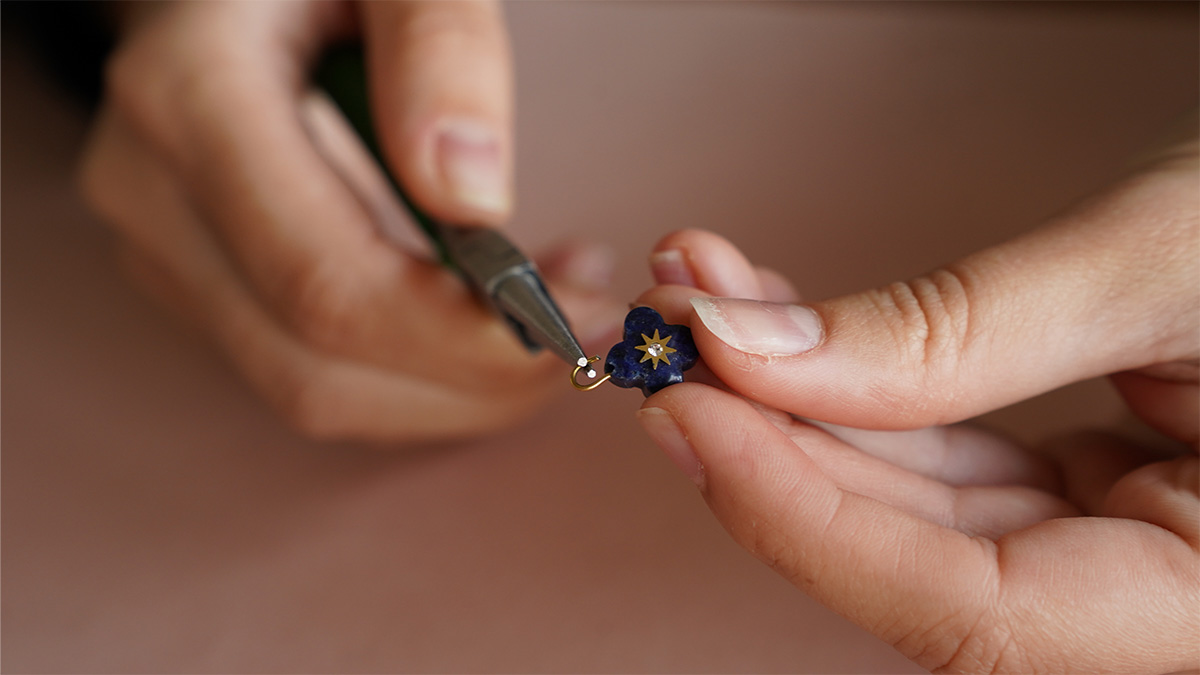 Mes bijoux DIY - Kit bijoux Collier charms Astres en Acier Inoxydable Doré : Etape 4