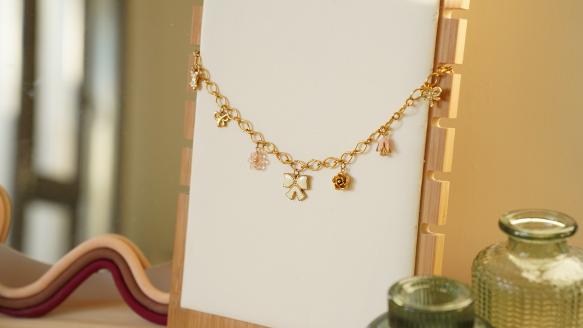 Schéma Mes bijoux DIY - Kit bijoux Collier charms Girly en Acier Inoxydable Doré