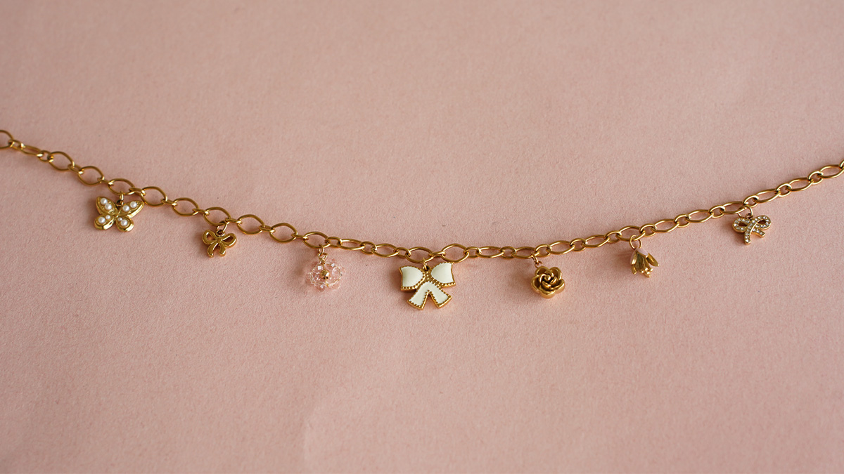 Mes bijoux DIY - Kit bijoux Collier charms Girly en Acier Inoxydable Doré : Etape 3