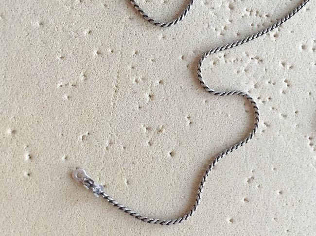 Collier micro macramé avec intercalaire torque et cabochon poire PureCrystal : Etape 12