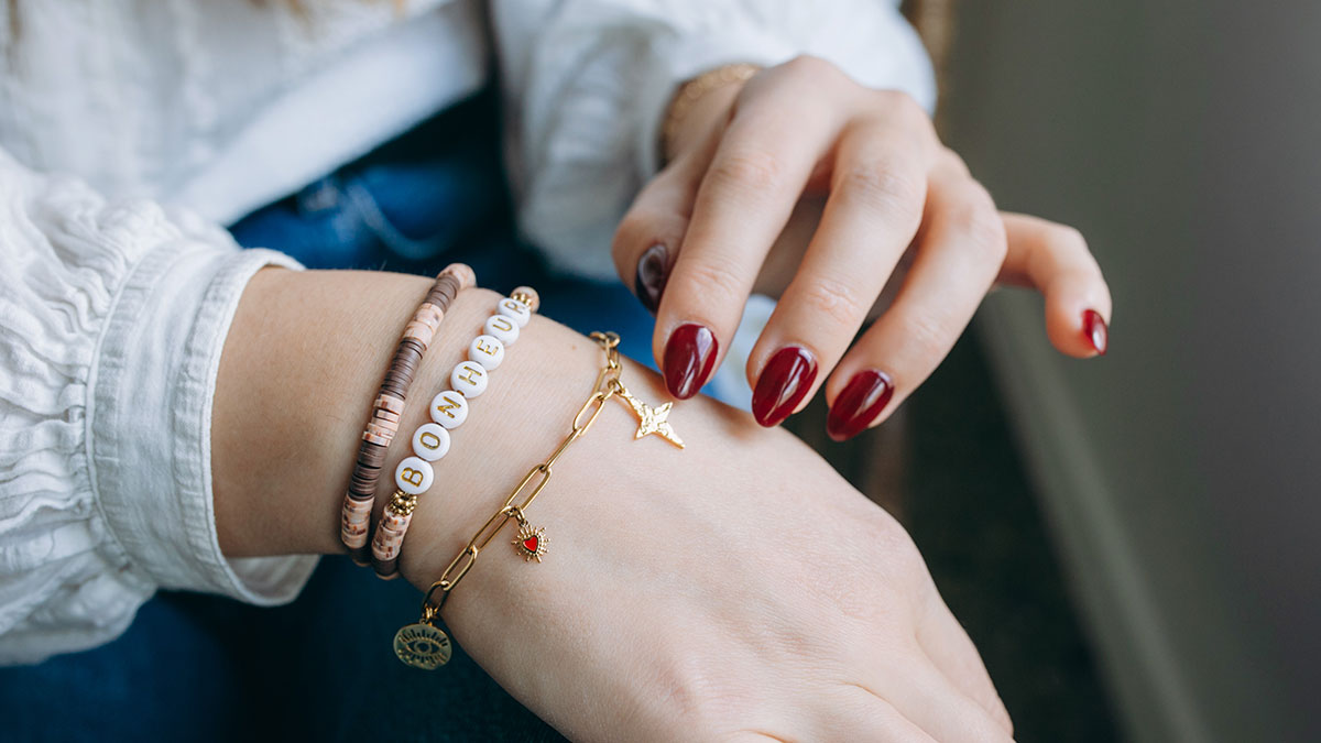 Bracelets Symboliques avec Mix Breloques & Lettres