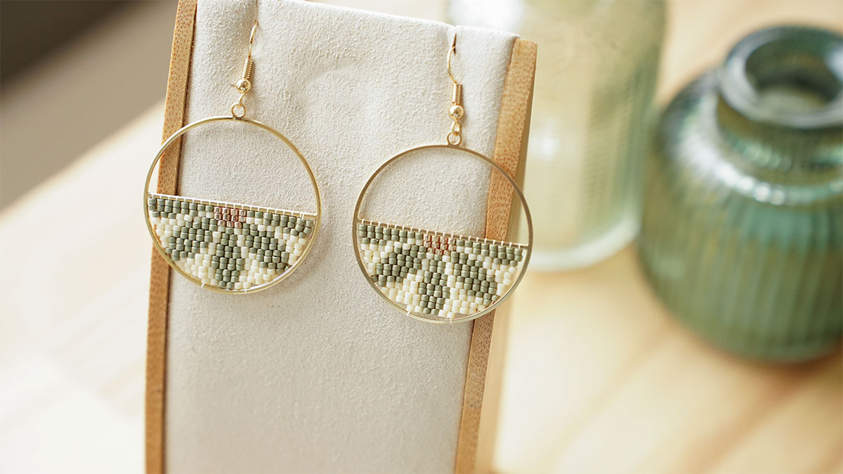 Boucles d'oreilles demi fleur en tissage