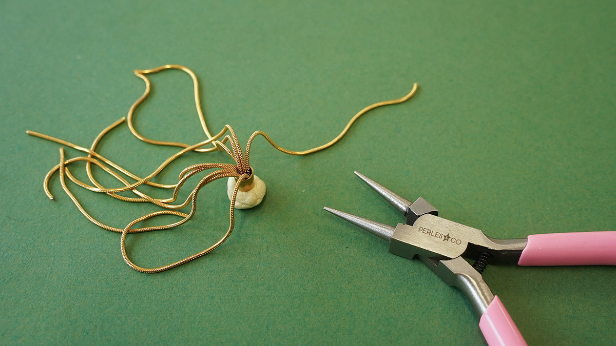 Boucles d'oreilles franges serpentine : Etape 4