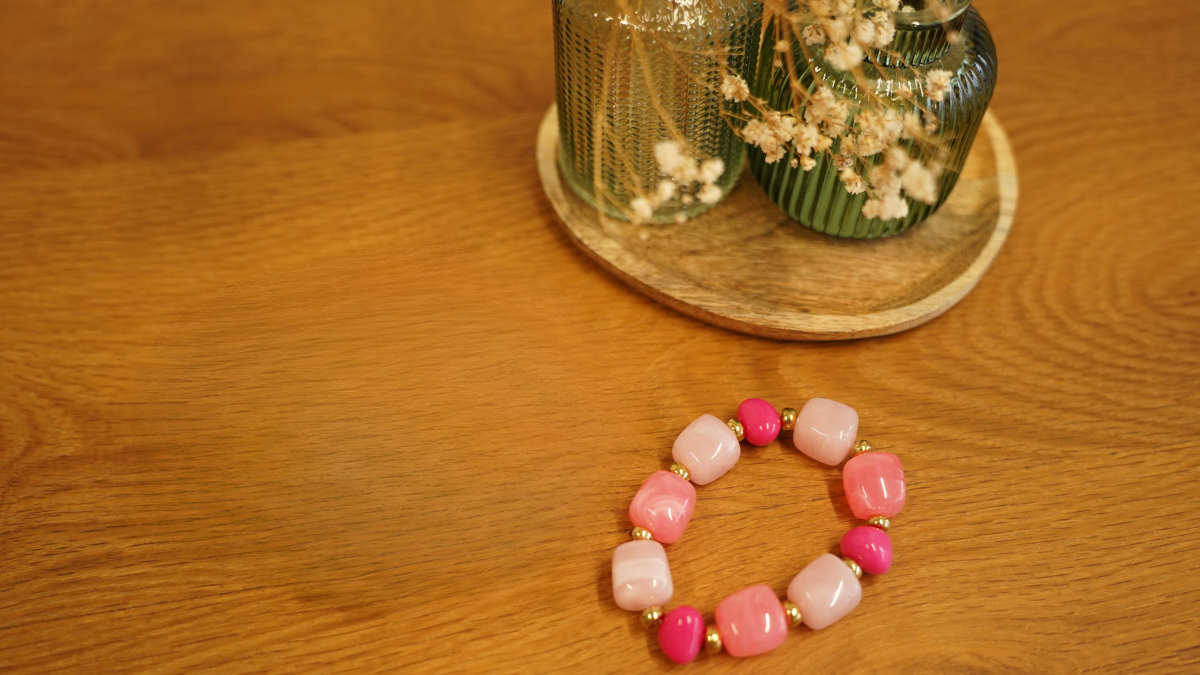 DIY Bracelet élastique avec perles roses : Etape 4
