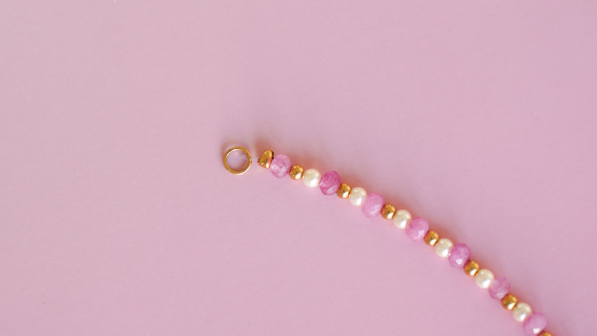 Assortiment de bracelets en pierres naturelles : Etape 3