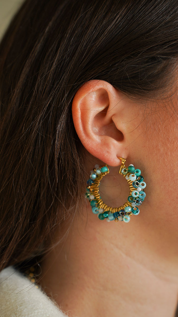 Créoles en perles de rocailles et pierres naturelles