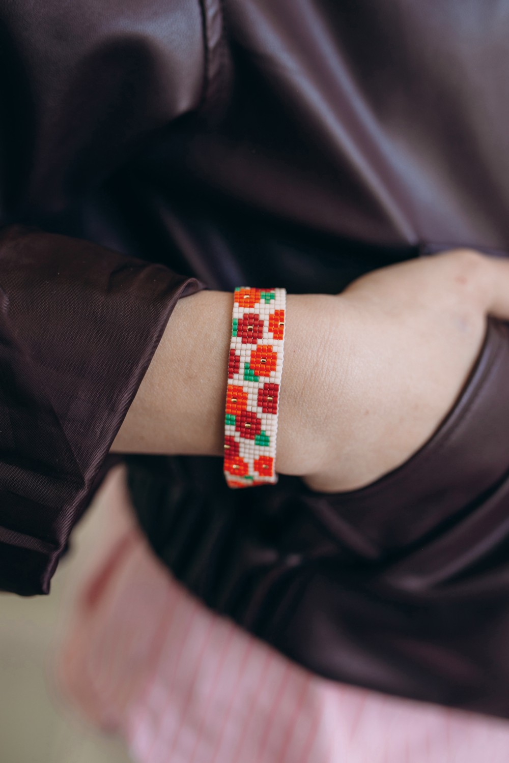 Manchette printanière au métier à tisser