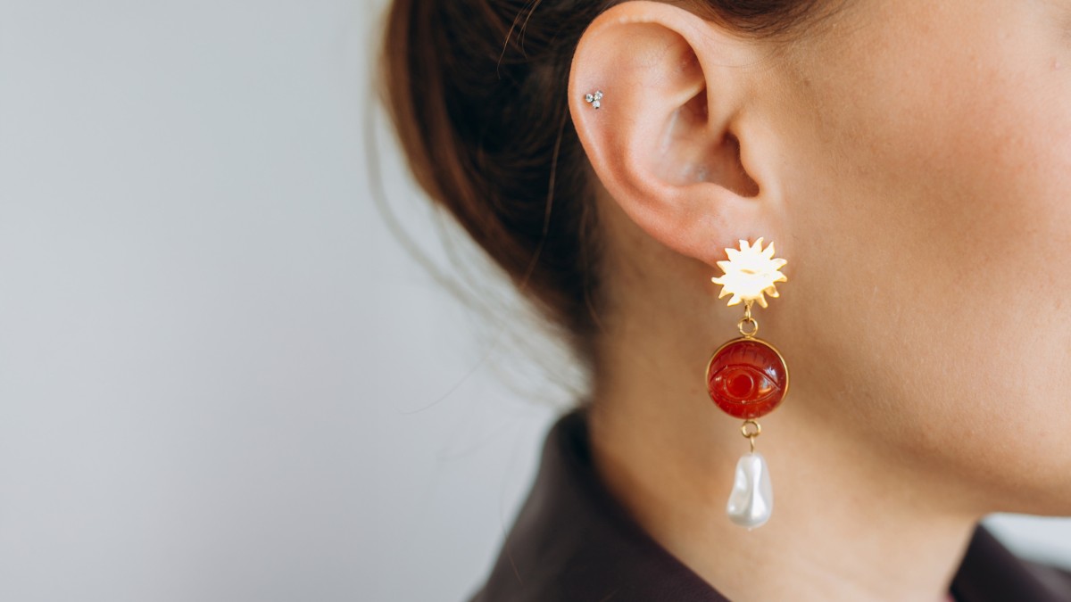 Schéma Boucles d'oreilles asymétriques en cornaline et nacrée Swarovski