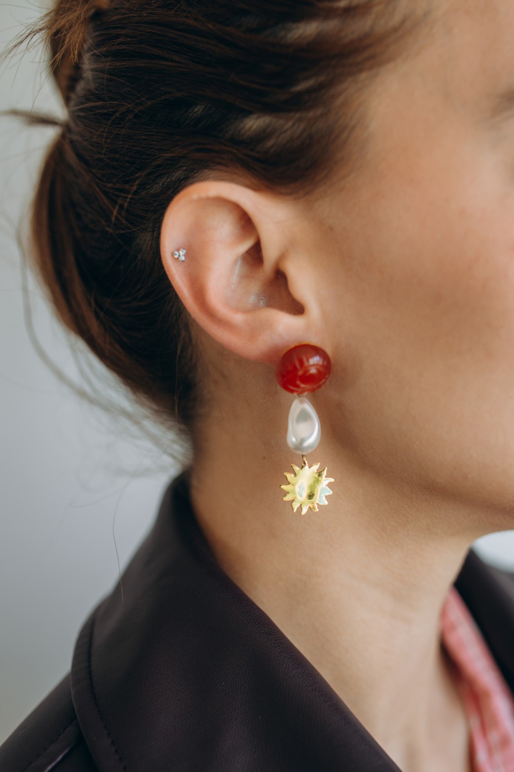 Schéma Boucles d'oreilles asymétriques en cornaline et nacrée Swarovski