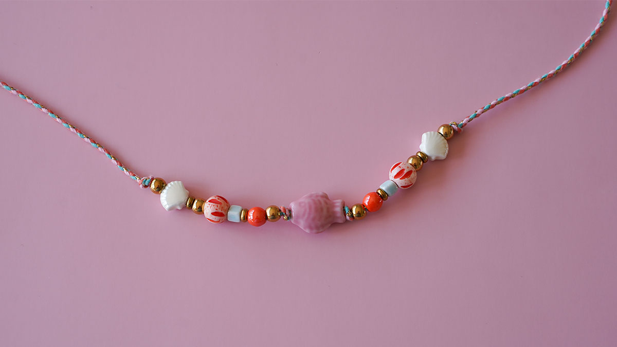 Collier cordon avec perles multicolores : Etape 5