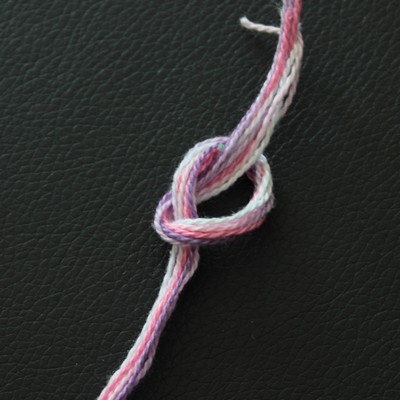 Bracelet brésilien facile avec un motif rayures : Etape 1