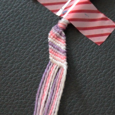 Bracelet brésilien facile avec un motif rayures : Etape 2