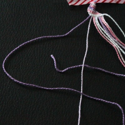 Bracelet brésilien facile avec un motif rayures : Etape 4