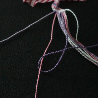 Bracelet brésilien facile avec un motif rayures : Etape 7