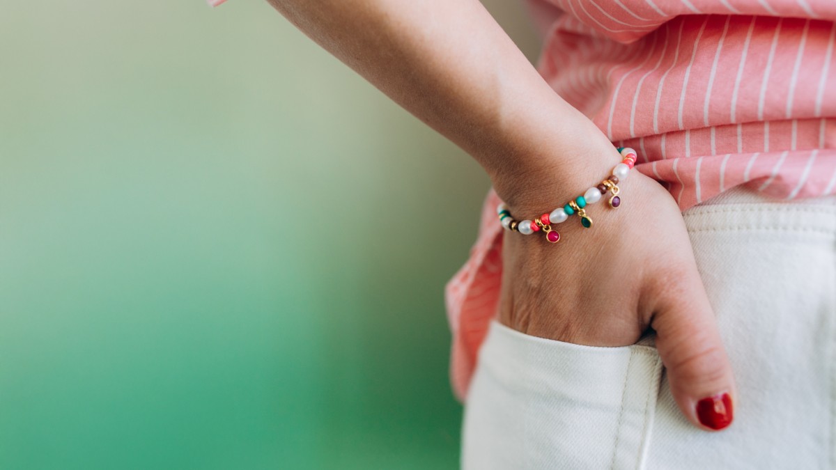 Schéma Bracelet avec rocailles colorées et perles d'eau douce