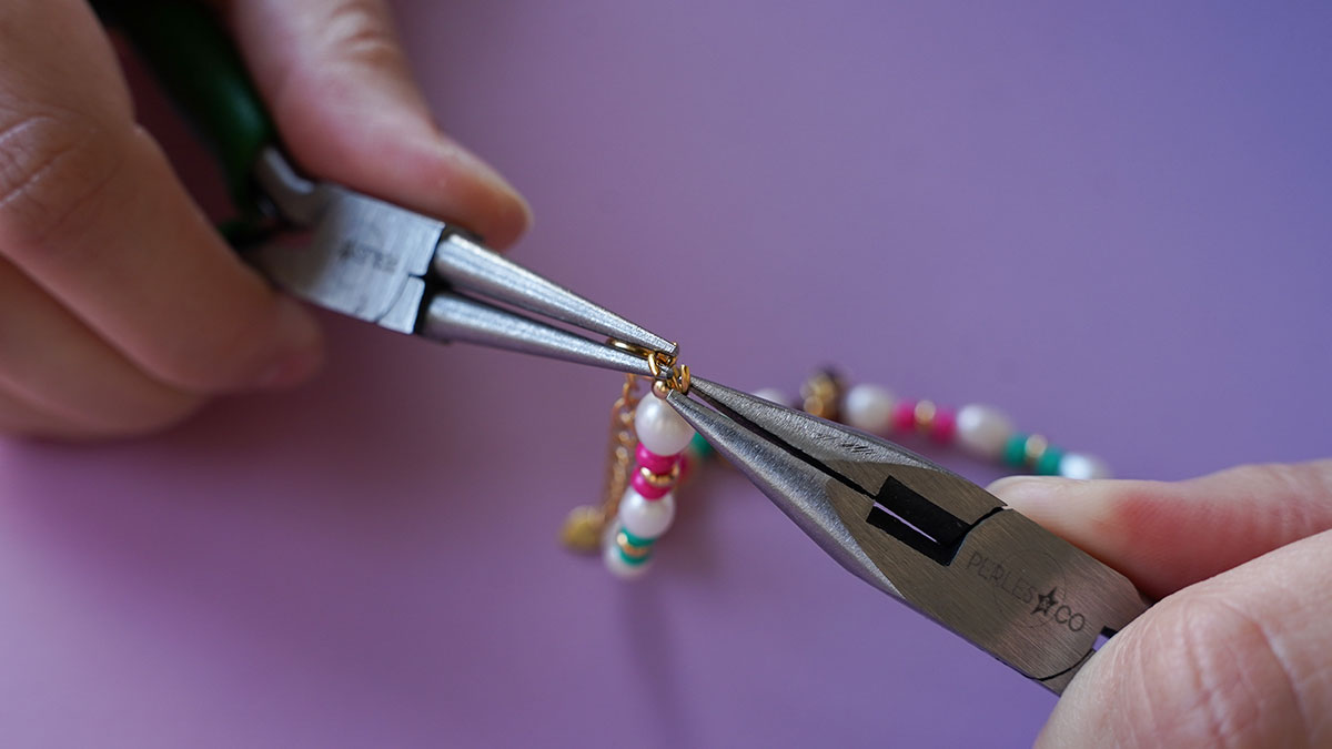 Bracelet avec rocailles colorées et perles d'eau douce : Etape 7
