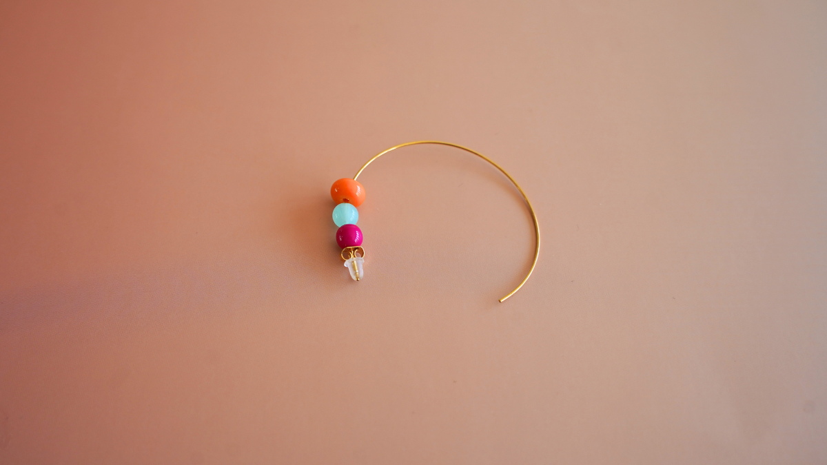 Boucles d'oreilles avec mix de perles colorées : Etape 2