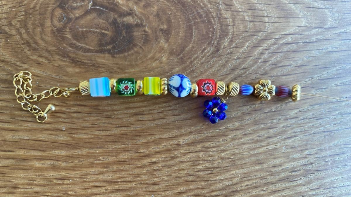 Bracelet multicolore perles en verre, acier et céramique : Etape 6