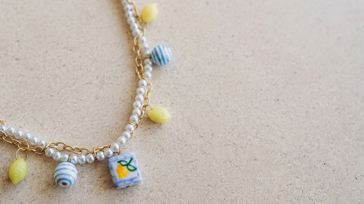 Schéma Collier citrons en acier inoxydable, imitations perles nacrées et perles en céramique
