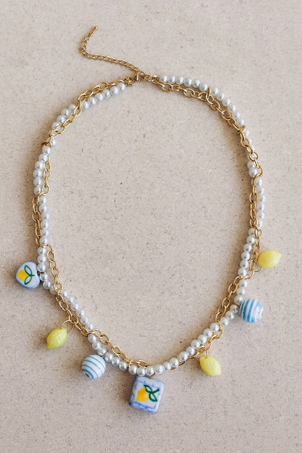 Schéma Collier citrons en acier inoxydable, imitations perles nacrées et perles en céramique