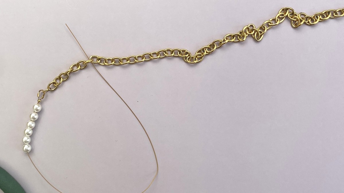 Collier citrons en acier inoxydable, imitations perles nacrées et perles en céramique : Etape 4