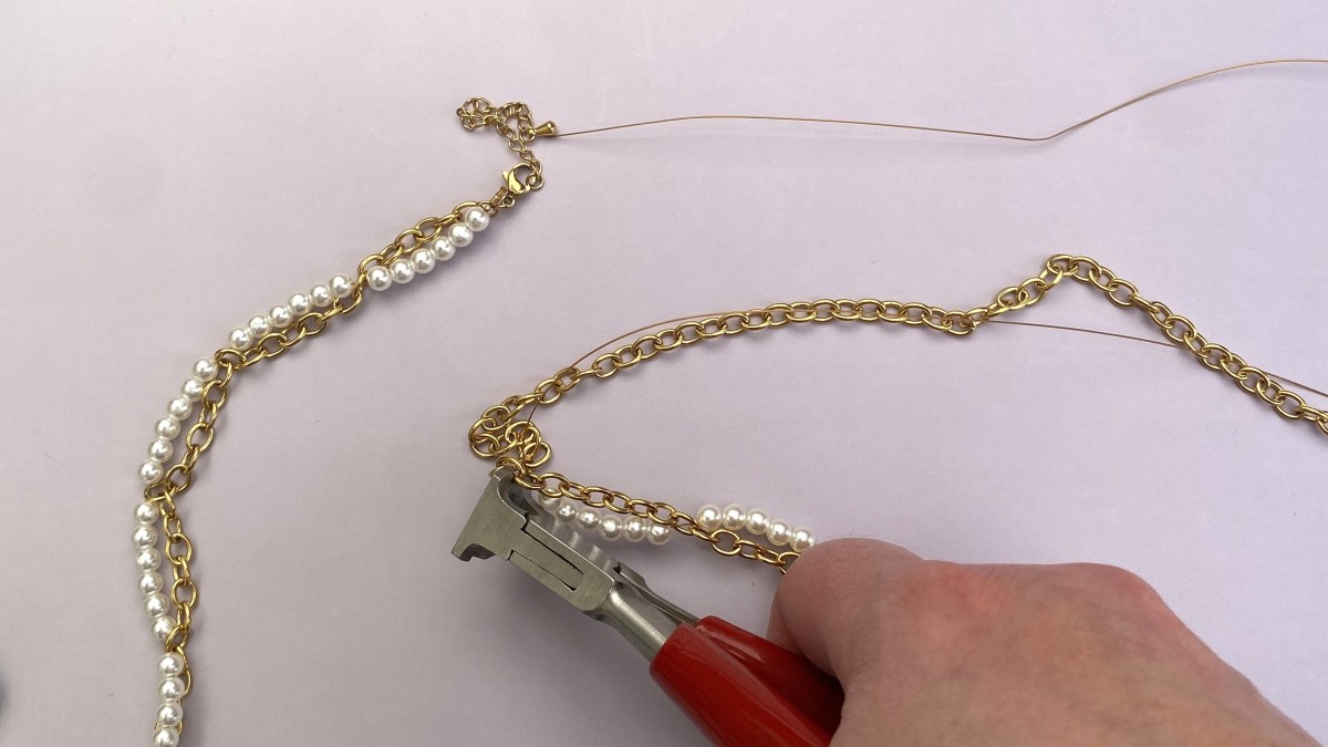Collier citrons en acier inoxydable, imitations perles nacrées et perles en céramique : Etape 7