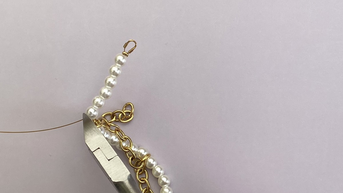 Collier citrons en acier inoxydable, imitations perles nacrées et perles en céramique : Etape 12