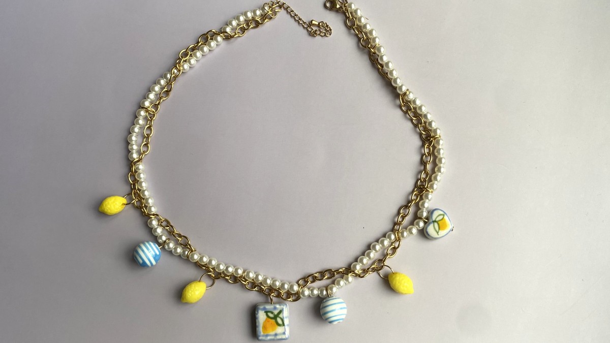 Collier citrons en acier inoxydable, imitations perles nacrées et perles en céramique : Etape 20